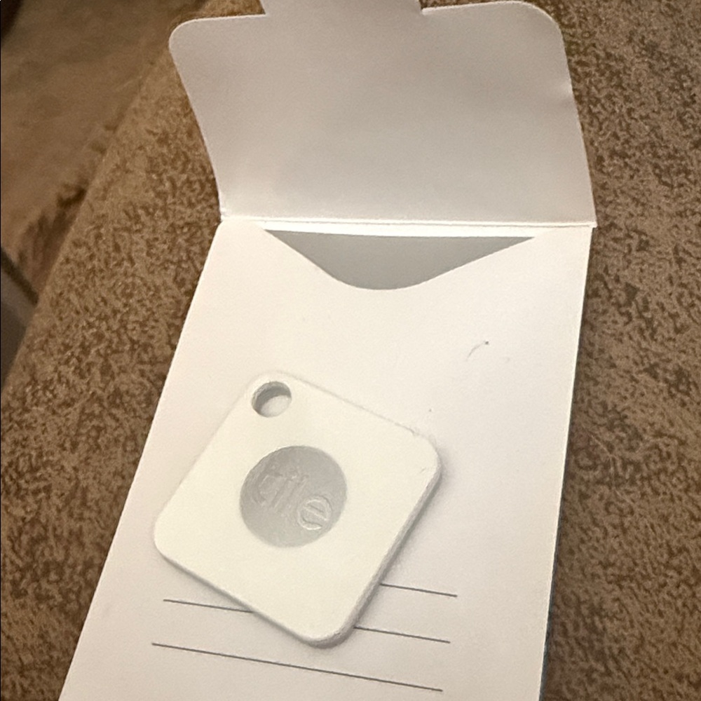 Tile White Bluetooth Tracker